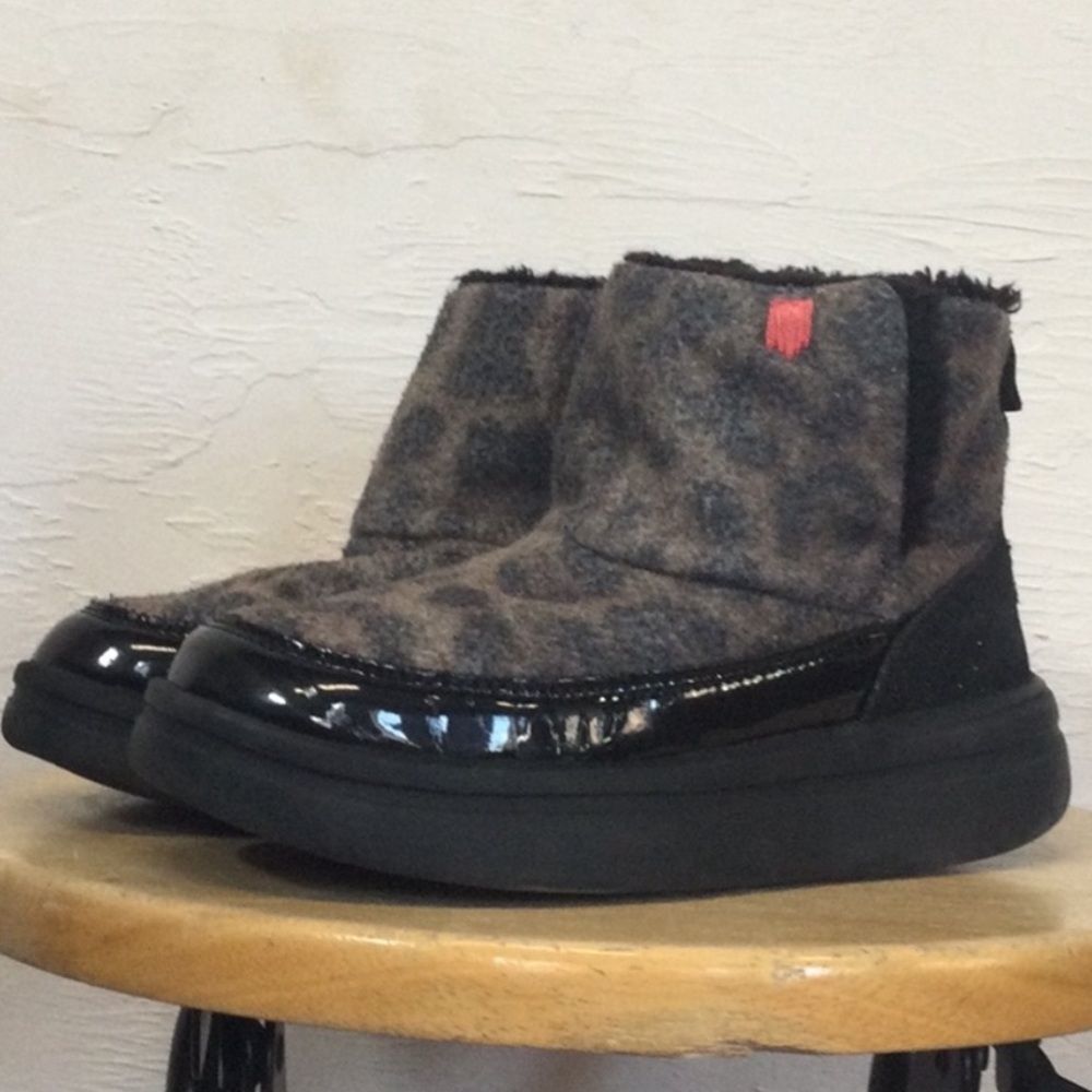 Kids‎ Hey Dude Winter Camo Fuzzy Boots 2Y